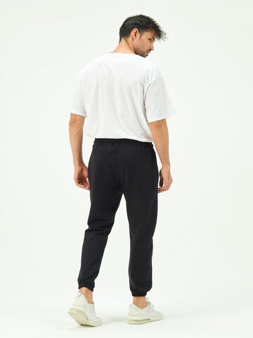 C&City Tapered Pants in Black