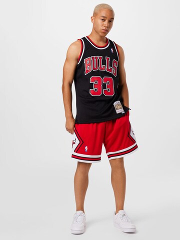 Mitchell & Ness Regular Shorts in Rot