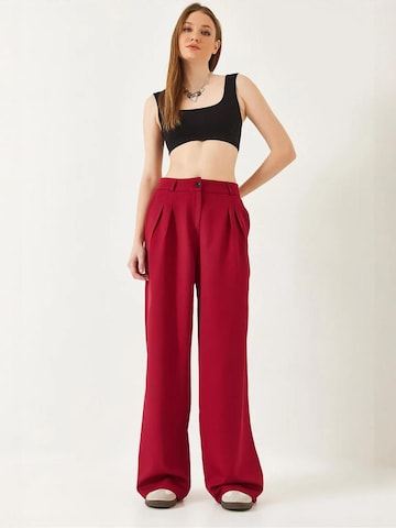 Bianco Lucci - Perna larga Calças com pregas em vermelho