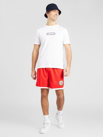 Tommy Jeans Regular Shorts 'ARCHIVE GAMES' in Rot