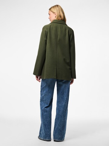 Manteau mi-saison 'PCMARBEL' PIECES en vert