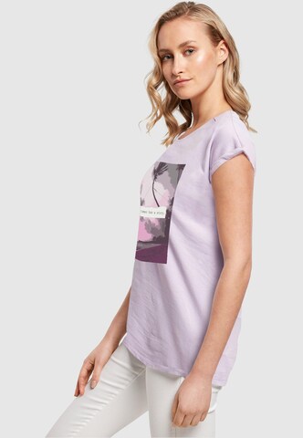 Merchcode T-Shirt 'Summer - Every summer has a story' in Lila