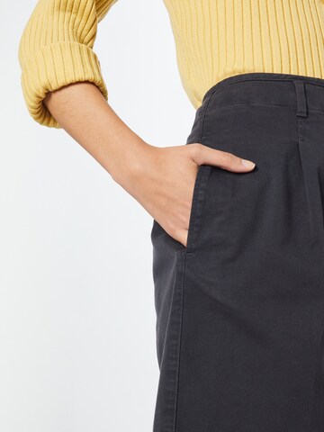 regular Pantaloni con pieghe di Marc O'Polo in nero