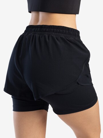 Regular Pantaloni sport de la Spyder pe negru