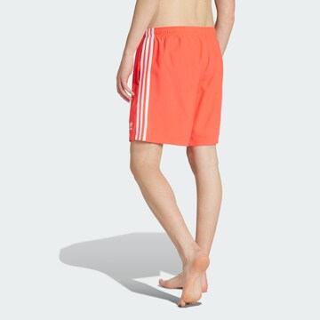 ADIDAS ORIGINALSKupaće hlače 'Adicolor' - crvena boja