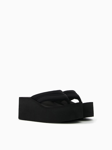 Flip-flops de la Bershka pe negru