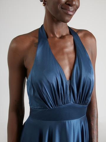 Abito da sera di mascara in blu