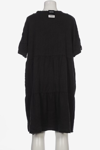 TRIANGLE Dress in 4XL in Black