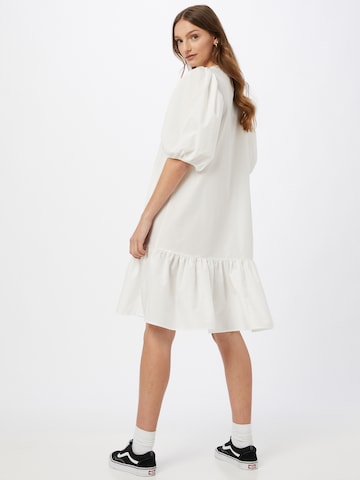 Gina Tricot Košeľové šaty 'Slogan' - biela