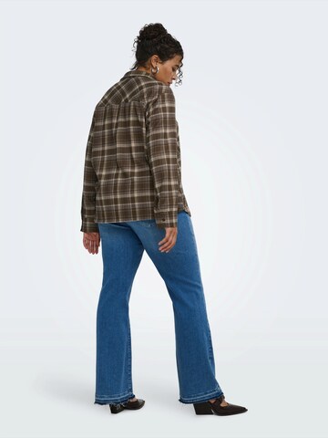 ONLY Carmakoma - Blusa 'CARGuka' em castanho