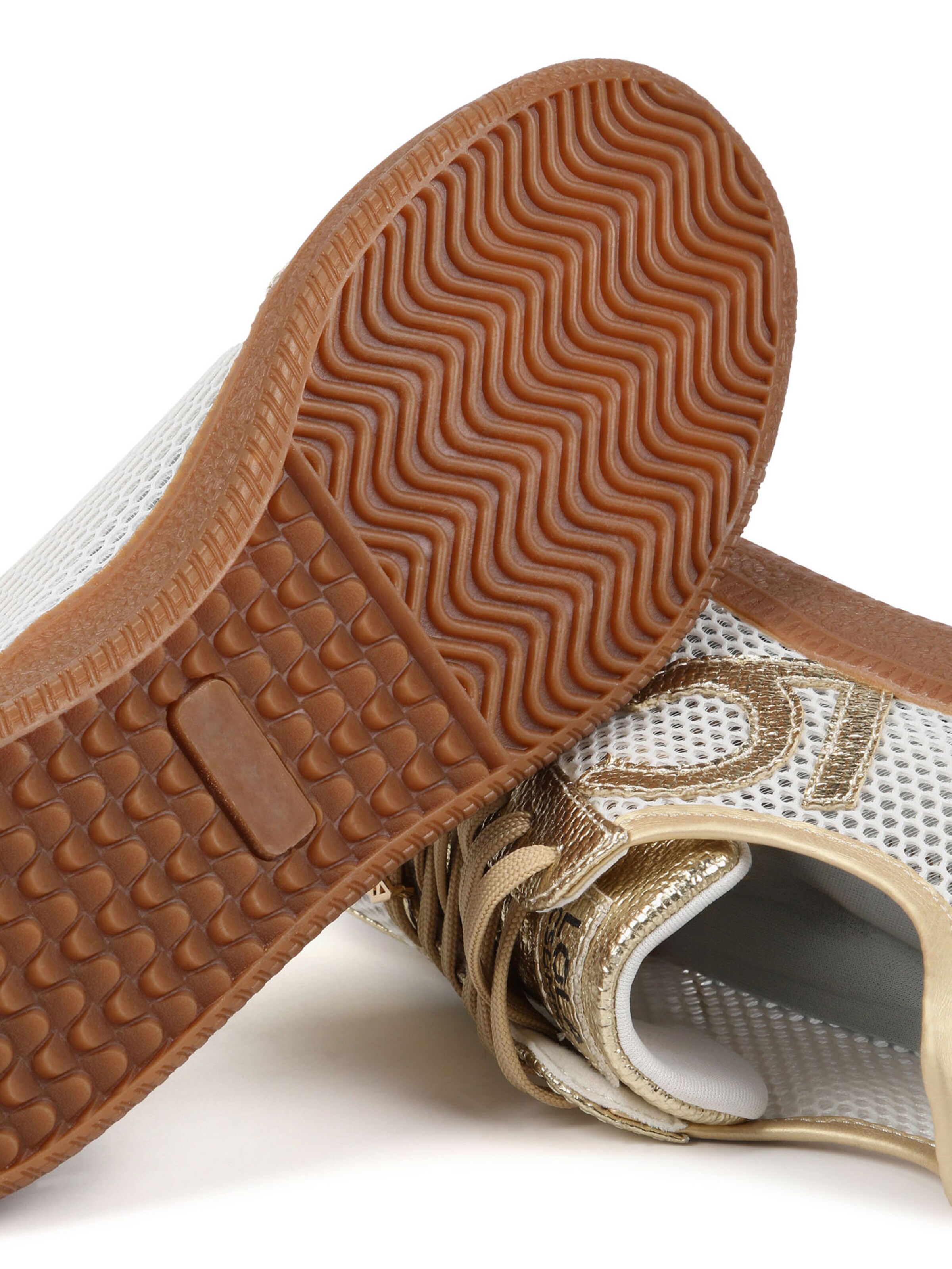 Sneaker low de la Lola Casademunt pe alb