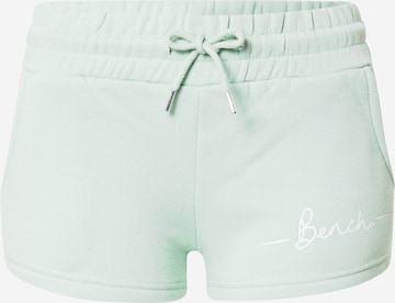 BENCH - Slimfit Pantalón 'NOVA' en verde: frente