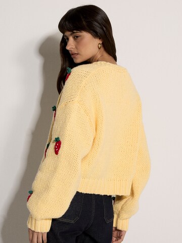 Cardigan Apricot en jaune