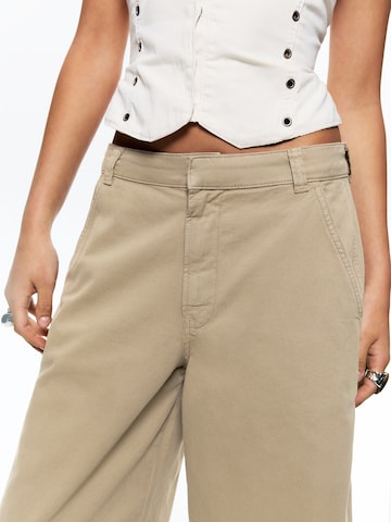 Pull&Bear Широка кройка Панталон Chino в бежово