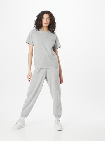 ADIDAS ORIGINALS Koszulka 'Adicolor Essentials' w kolorze szary
