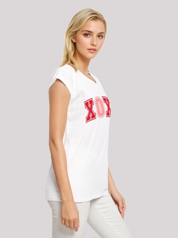 T-shirt 'Xoxo Varsity College Style Valentinstag' F4NT4STIC en blanc