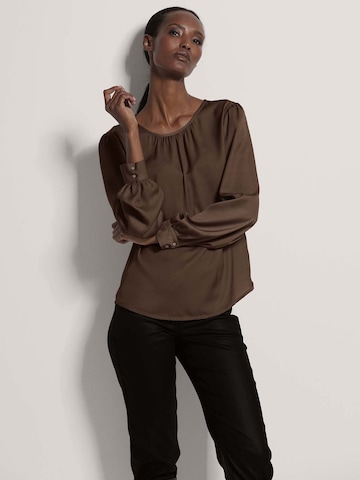 MADELEINE Blouse in Bruin: voorkant