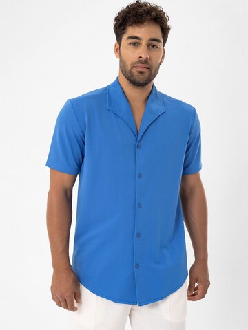 Coupe regular Chemise Dandalo en bleu : devant