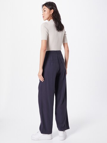 Moves Loose fit Pleat-Front Pants 'Nimma' in Blue