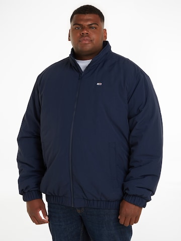 Tommy Jeans Plus Between-Season Jacket in Blue: front