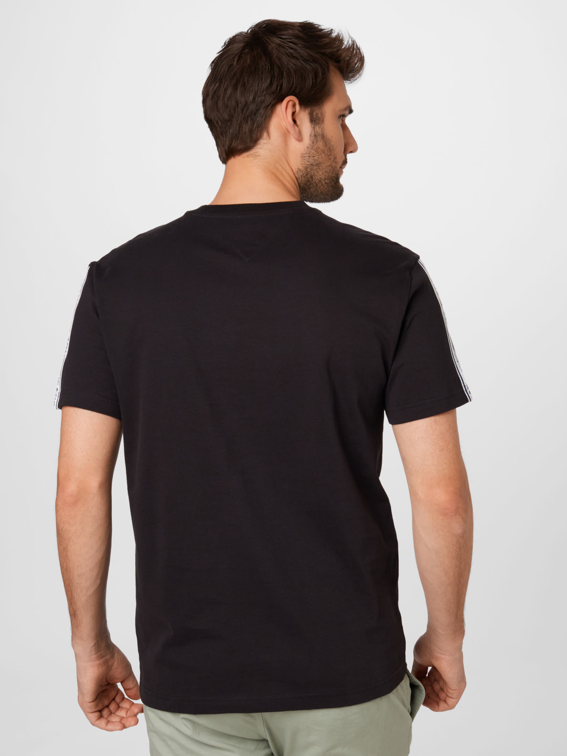 Men T-shirts | Tommy Jeans Shirt in Black - EE04773
