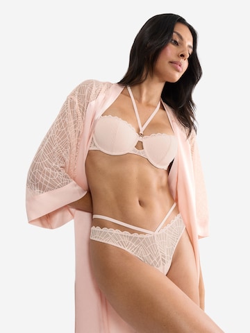 TRIUMPH Slip ' Red Label That Night In Vegas ' in Beige