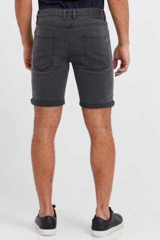 !Solid - regular Vaquero 'NOYTON' en gris