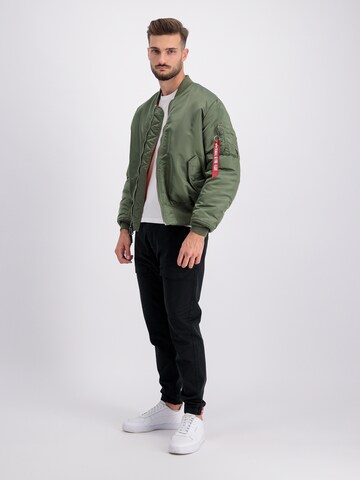 ALPHA INDUSTRIES Prechodná bunda 'MA-1' - Zelená