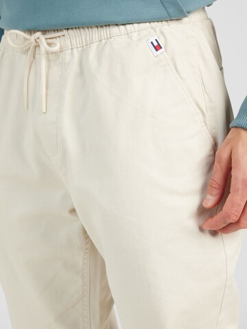 Tommy Jeans Zwężany krój Spodnie 'AUSTIN' w kolorze beżowy