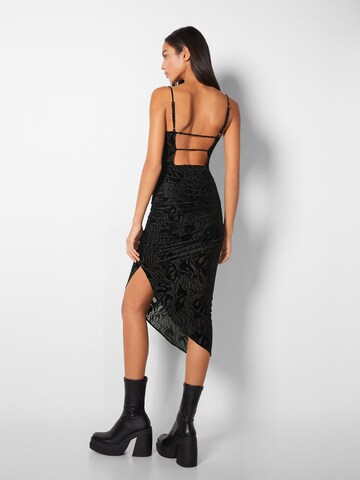 Rochie de la Bershka pe negru