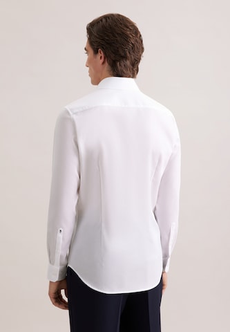 Coupe slim Chemise business 'Schwarze Rose' SEIDENSTICKER en blanc