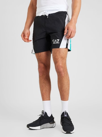 EA7 Emporio Armani Regular Sportshorts in Schwarz: predná strana