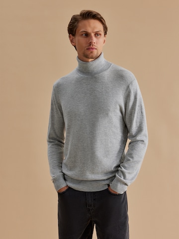 DAN FOX APPAREL Pullover 'Jasper' in Grau: predná strana