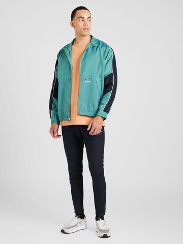 Nike Sportswear Μπλουζάκι 'Premium Essentials' σε καφέ