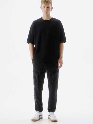 Pull&Bear Tapered Jeans in Schwarz