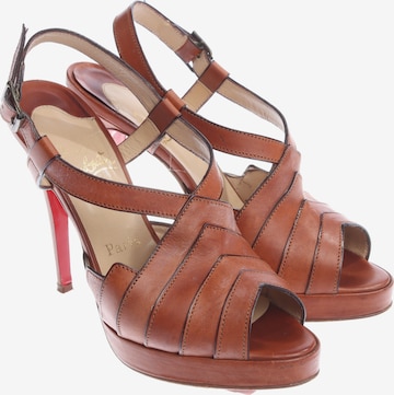 Christian Louboutin Sandaletten 39,5 in Braun: Vorderseite