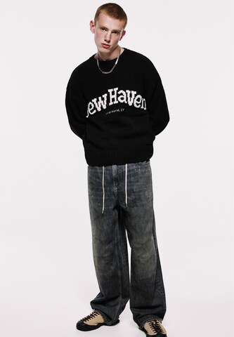 Pull&Bear Пуловер 'NEW HAVEN' в черно: отпред