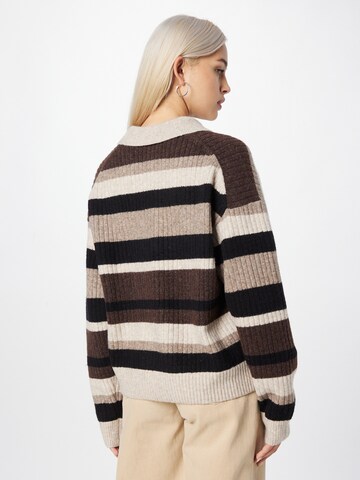 WEEKDAY Pullover 'Nicki' in Braun