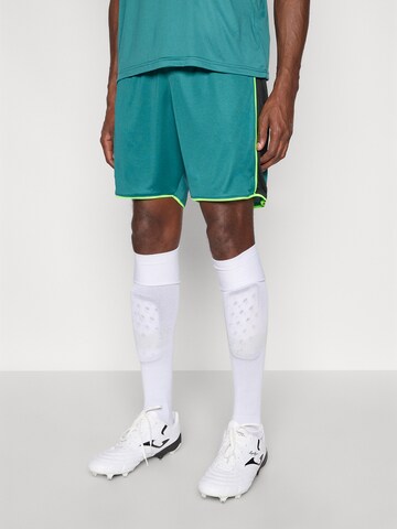 UNDER ARMOUR Loosefit Sportbroek 'Challenger' in Groen: voorkant