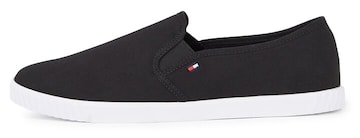 TOMMY HILFIGER Slip on -tennarit 'Essential' värissä valkoinen: edessä