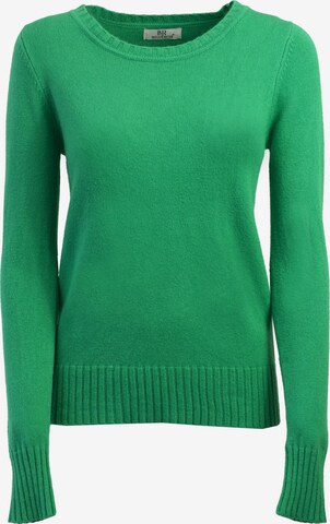 Pullover di Influencer in verde: frontale