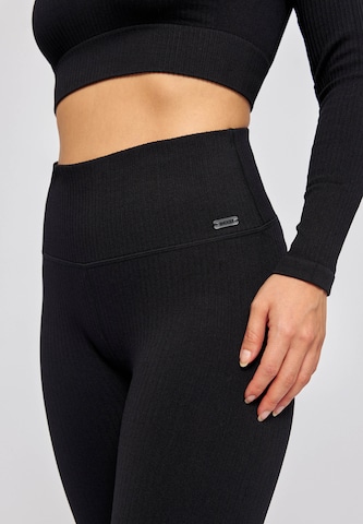 SNOCKS Skinny Workout Pants in Black