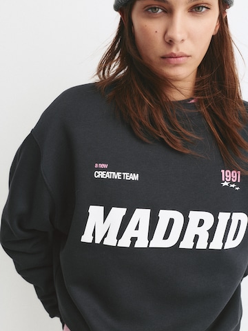 Pull&Bear Collegepaita 'MADRID' värissä harmaa