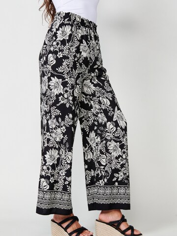 KOROSHI Regular Trousers in Black