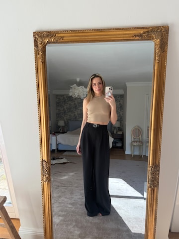 Hoermanseder Regular Pleat-front trousers in Black