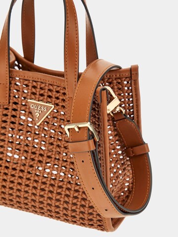 GUESS Handtasche 'Brigitta' in Braun