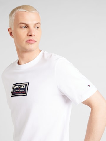 TOMMY HILFIGER - Camiseta en blanco