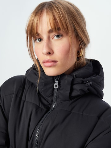 Girlfriend Collective Zimní kabát – černá