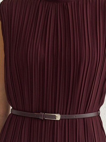 Rochie de cocktail de la Trendyol pe roșu
