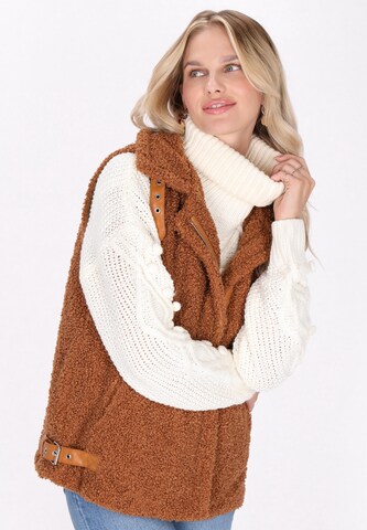 Gilet di IZIA in marrone: frontale